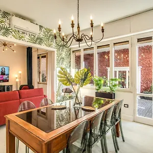 Aweshomeitaly - White Mirrors Apartment